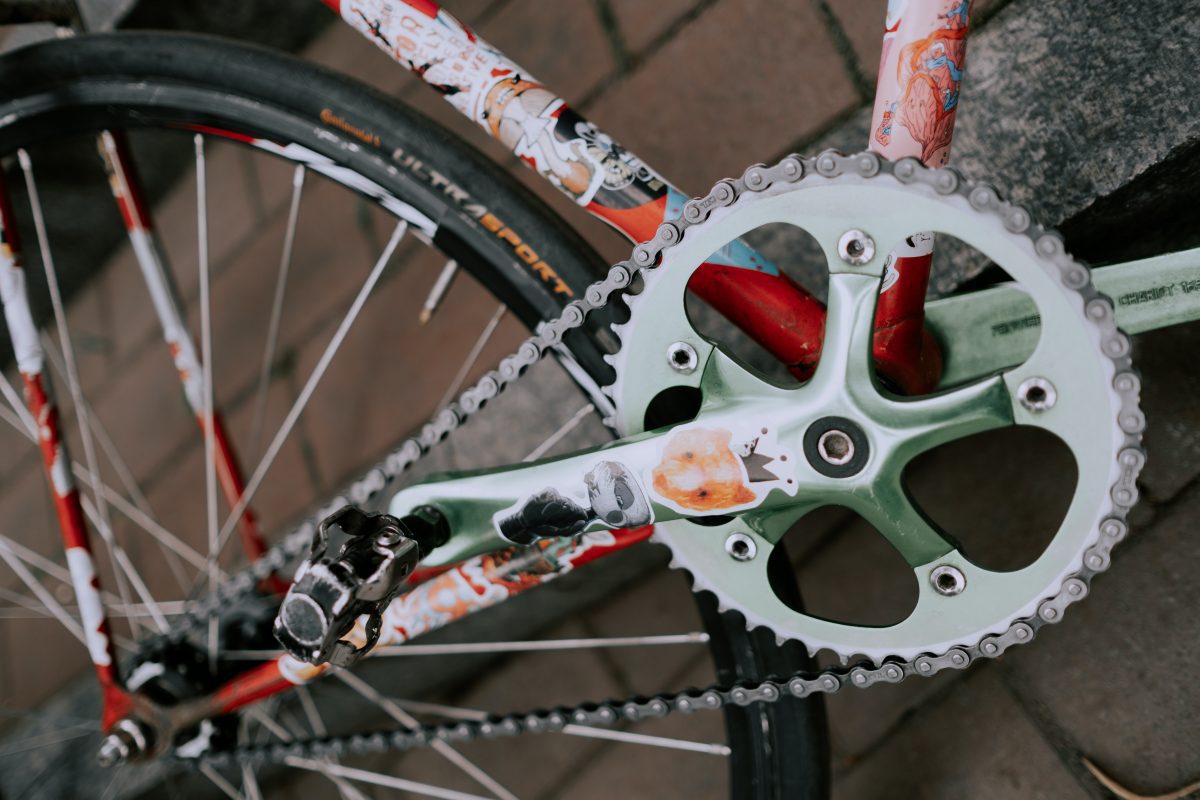 How to replace a bike chain (easy steps with video)in this article, you will learn about bike chains, the tools needed to replace them, and how to replace a bike chain.